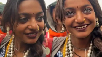 about mahakumbh famous girl monalisa